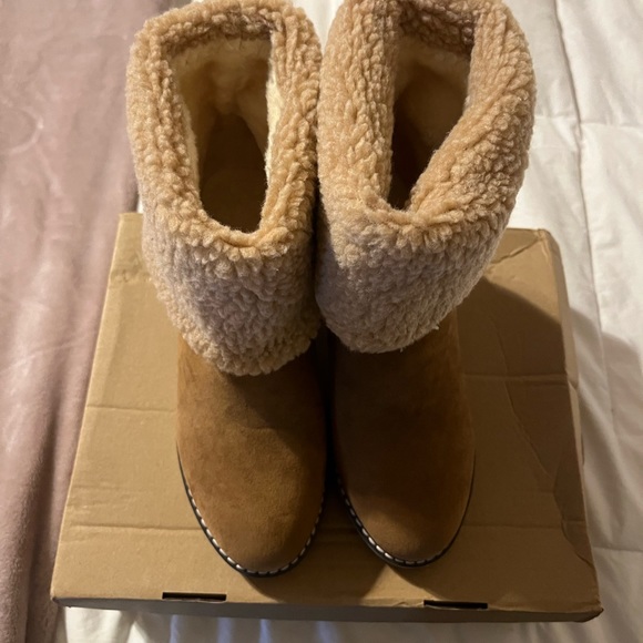 Womens Fur boots!! 👢👢 - Picture 4 of 5